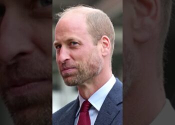 William revela quem dorme com ele e Kate toda noite!  #shortsyoutube    #shortsfeed   #news