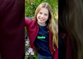 PrincesaCharlotte Aprende la “Inclinación Duquesa” de Kate Middleton ✨ #RoyalFamily #EtiquetaReal