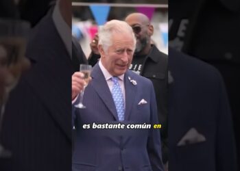 ¿Por qué las parejas de la realeza británica duermen en habitaciones separadas?#elizabeth #prince