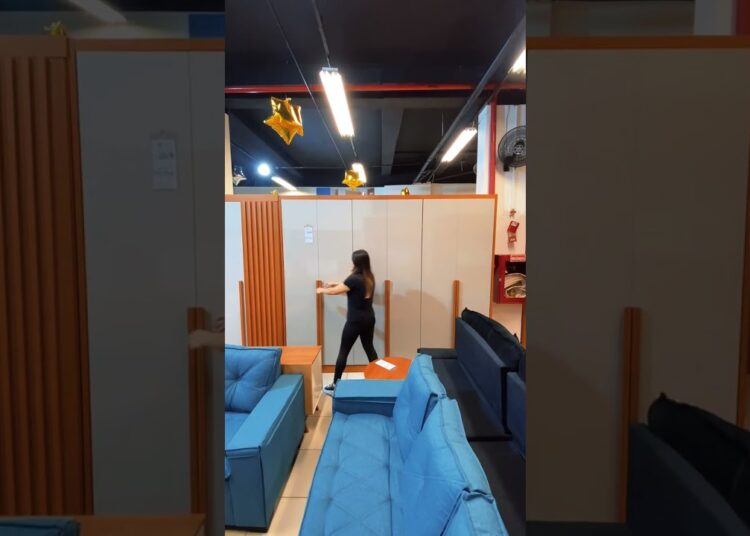 Quer deixar seu quarto mais organizado? O Guarda Roupa Realeza Casal tem 6 portas e 6 gavetas.