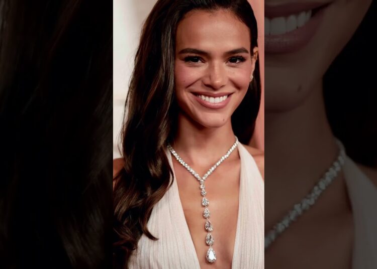 Bruna Marquezine in Atelier Versace at the Oscars 2025 – Los Angeles, March 3