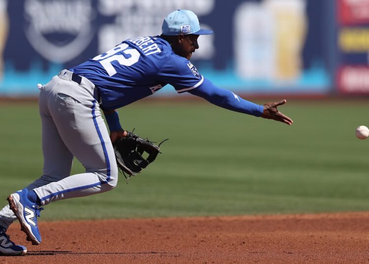 2 KC Royals que jogaram seu caminho para a lista do dia de abertura, 2 que se afastaram