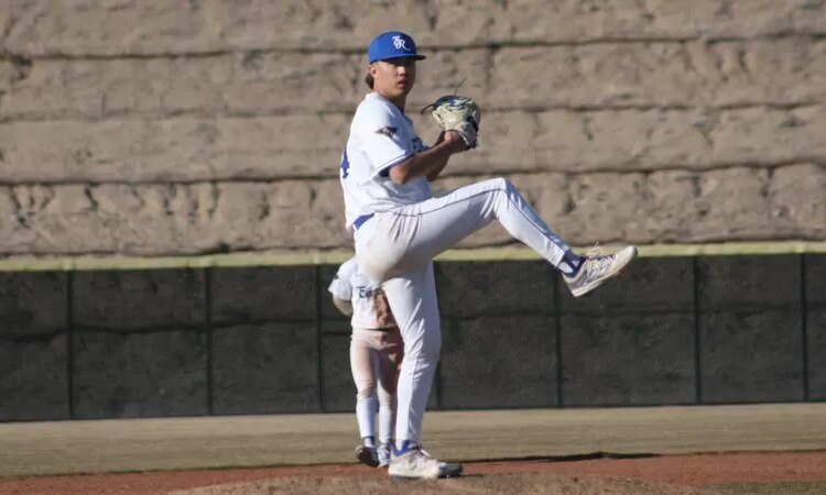 #6 Royals Sweep Eagles em Doubleheader