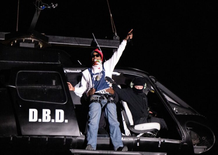A $ AP Rocky estreia nova música de helicóptero em Rolling Loud California