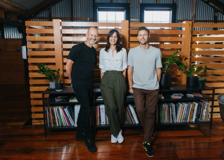A Universal Music NZ anuncia mudanças de liderança à medida que Adam Holt se aposenta