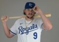 A ausência do Dia da Abertura de Vinnie Pasquantino levanta preocupações para o Royals da cidade de Kansas, enquanto sofre tensão no tendão direito durante a vitória da Cactus League