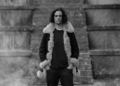 A bruxaria traz os riffs no novo single "Drömmar Av Is"