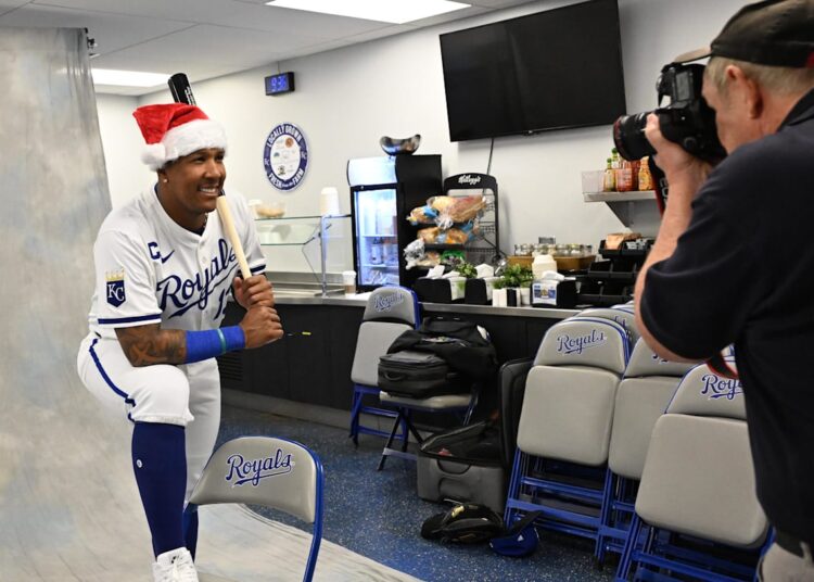 A estrela do Kansas City Royals deixa a ação de treinamento da primavera cedo com lesão