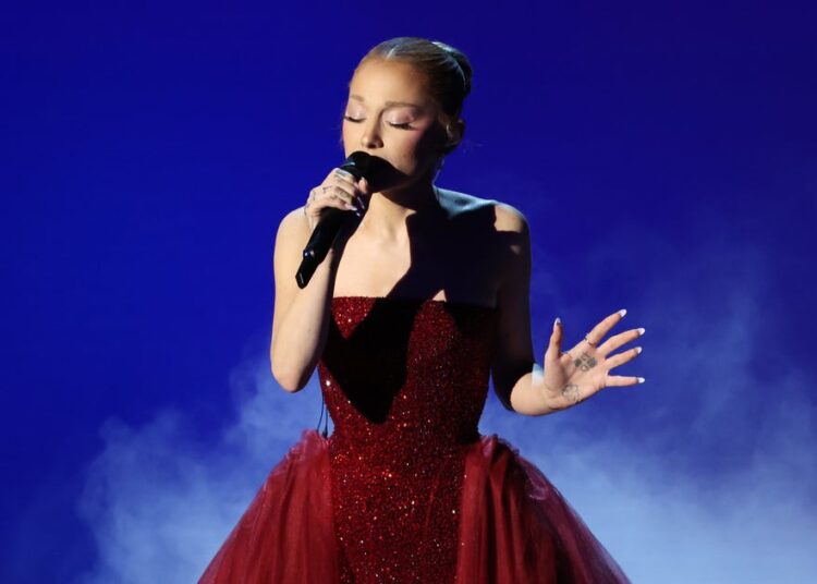 A filha de Judy Garland reage ao Oscar de Ariana Grande cantando