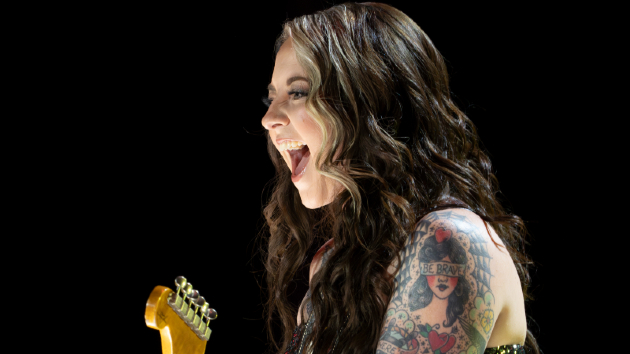 A filosofia por trás do último passeio de Ashley McBryde-KIK-FM 100.7