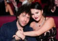 A nova Selena Gomez e Benny Blanco Collab “Sunset Blvd” cai em breve!