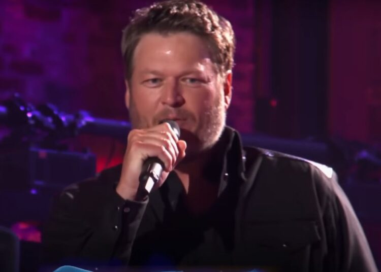 A nova música de Blake Shelton é tão triste que Gwen Stefani supostamente não conseguiu parar de chorar, e um executivo de gravadora teve um ataque cardíaco literal