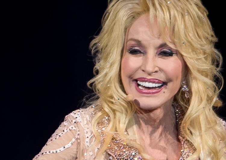 A nova música de Dolly Parton 'se você não esteve lá' honra Carl Dean