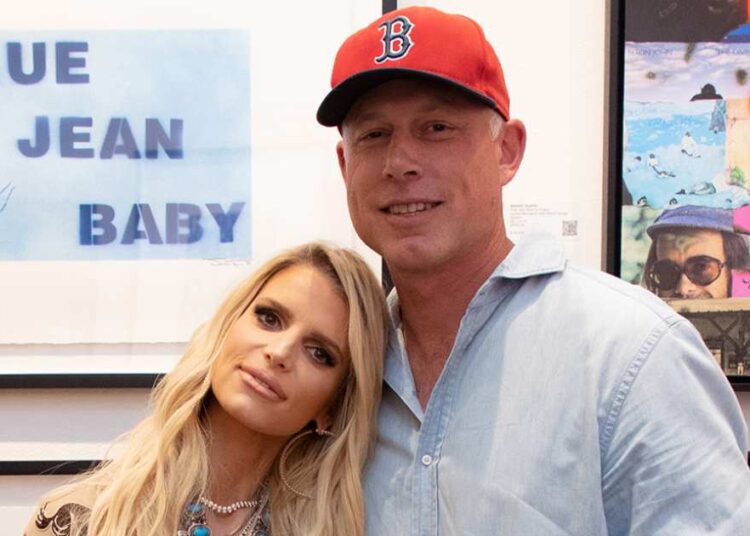 A nova música de Jessica Simpson 'Leave' sugere em trapaça ex