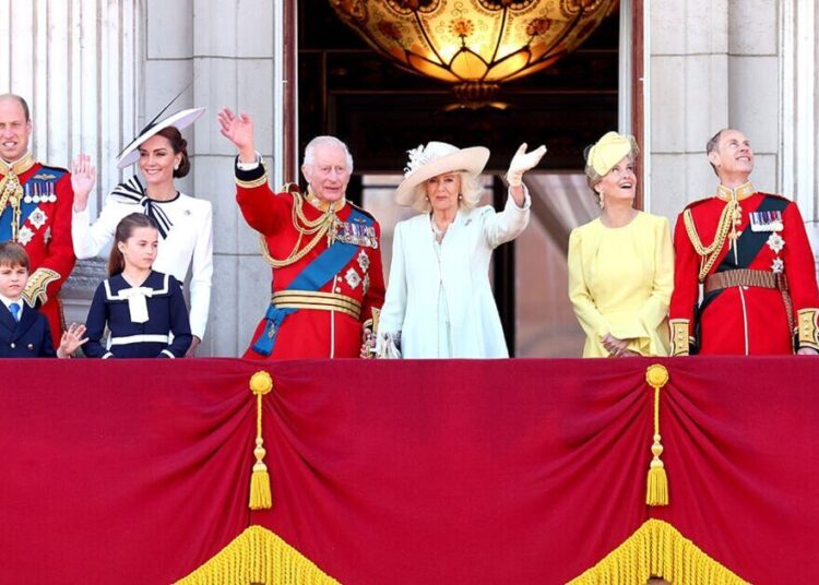 A pesquisa revela o que os americanos pensam da família real | Real | Notícias