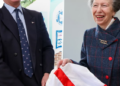 A princesa Anne segue os passos do príncipe Philip e o rei George VI