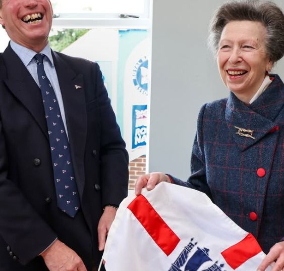A princesa Anne segue os passos do príncipe Philip e o rei George VI