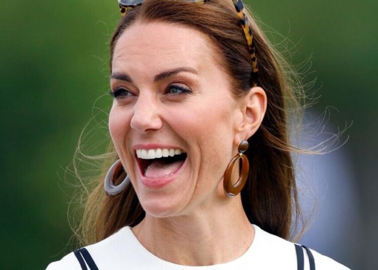 A princesa Kate coroou a Royal favorita no Reino Unido quando a popularidade de Harry e Meghan mergulha | Real | Notícias