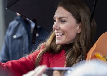 A princesa Kate provocou a família real por fazer uma coisa em visitas reais | Real | Notícias