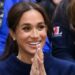 A reação surpresa de Meghan Markle após ser entregue a foto de Royal | Real | Notícias
