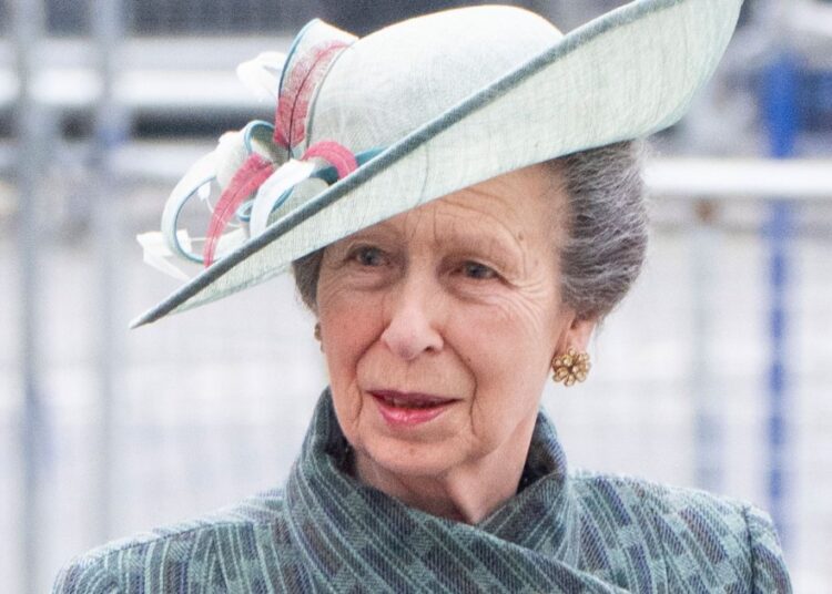 A recente linguagem corporal da princesa Anne diz muito