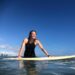 A repórter de entretenimento Laurie K. Blandford adora Fort Pierce Beach para surfar