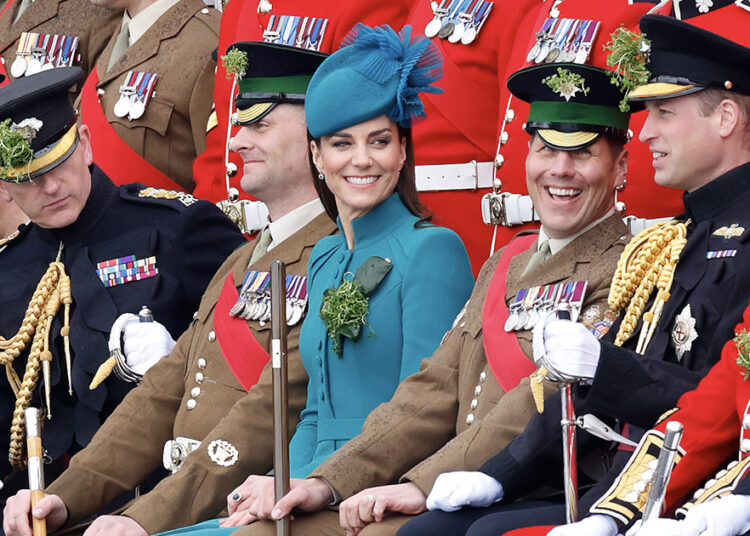 A roupa do dia de St. Patty de Kate Middleton vira cabeças
