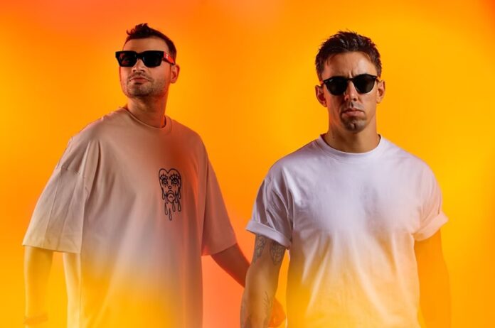 Abstraal e Skuro desencadeia a nova faixa eletrizante 'Abaajo' na música Tomorrowland