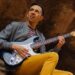 Acha que tocar guitarra rítmica é chato? Cory Wong está aqui para mudar de idéia