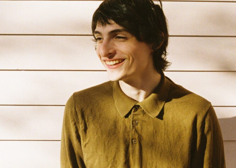 Álbum de estréia de Finn Wolfhard Previews 'Happy Birthday' com novo single