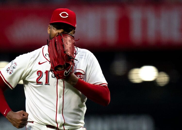Alexis Diaz lutas, Cincinnati Reds caem na realeza 13-7