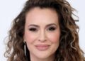 Alyssa Milano para se juntar a Kumail Nanjiani, Molly Shannon e Sam Nivola na comédia de Bobby Farrelly 'Driver's Ed'