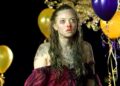 Amanda Seyfried diz que 'o corpo de Jennifer' é "perfeito", mas a equipe de marketing "barata -a"