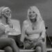 Aproveite o novo videoclipe inglês para 'Please Please, por Sabrina Carpenter ft. Dolly Parton