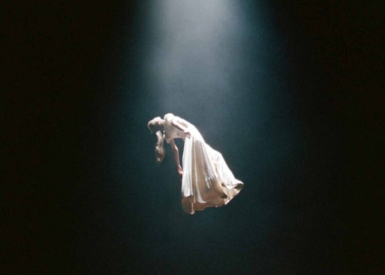 Ariana Grande anuncia 'Deluxe' Externo 'Deluxe' Antes da frente 'com 6 novas músicas