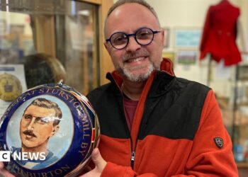 Artista de Ashbourne que pintou um futebol de Shrovetide para o rei Carlos III