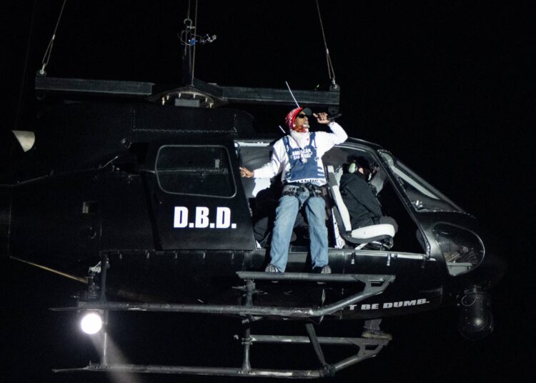 Assista A $ AP Rocky tocar novas músicas de um helicóptero em Rolling Loud California