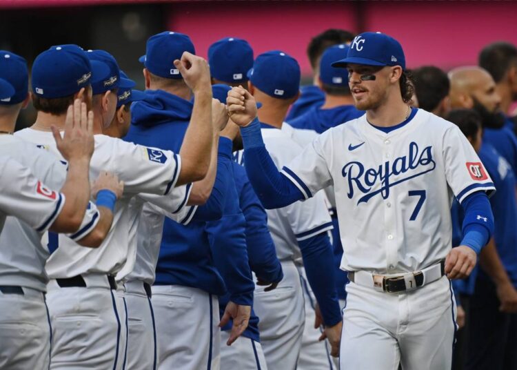 Assista Bobby Witt Jr. do KC Royals, esmagar seu primeiro home run de treinamento de primavera de 2025