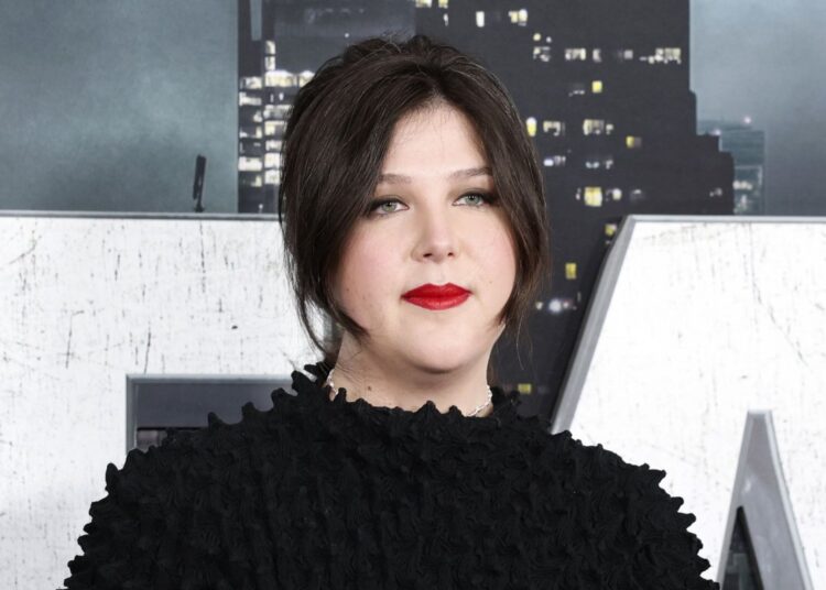 Assista: Lucy Dacus derruba o vídeo da letra da nova música 'Talk'