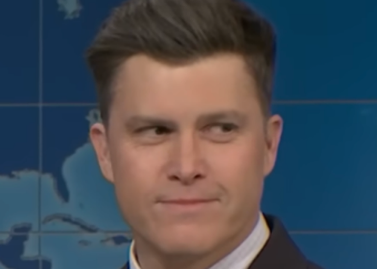 Assista a reação de Colin Jost em fazer menos do que Scarlett Johansson