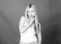 Ava Max provoca 'novo álbum' Coming, Drops 'Lost Your Faith' Video
