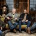 Bachman-Turner Overdrive alistar Neil Young para a primeira música em 25 anos