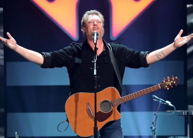 Blake Shelton implora a Deus por perdão em poderosa nova música