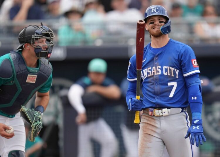 Bobby Witt da Royals sai depois de tirar o Fastball do antebraço