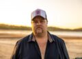 Brad Cox entra na nova era com o arenito hino do país 'I'm A Boxer'