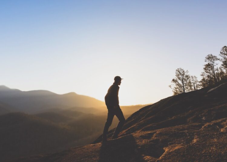 Brendan James estreia seu novo videoclipe "Chasing Light"