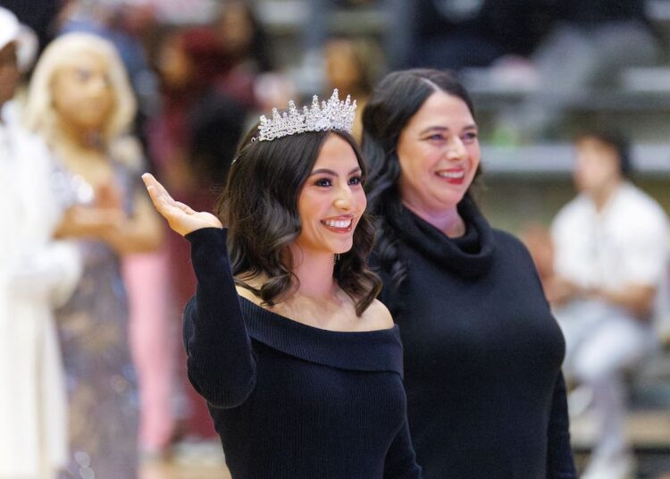 Brooklyn Marcee coroou 2025 UA Little Rock Homecoming Royal - Notícias
