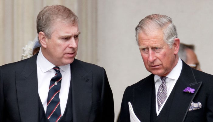 Buckingham Palace coloca os recordes diretamente sobre o status do príncipe Andrew na Royal Family