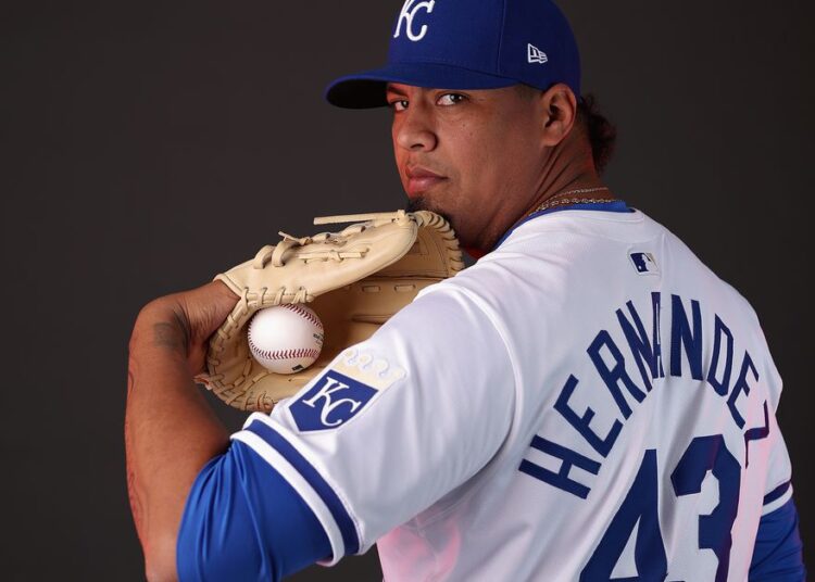 Carlos Hernández reivindicou renúncias, a lista do Royals entra em foco