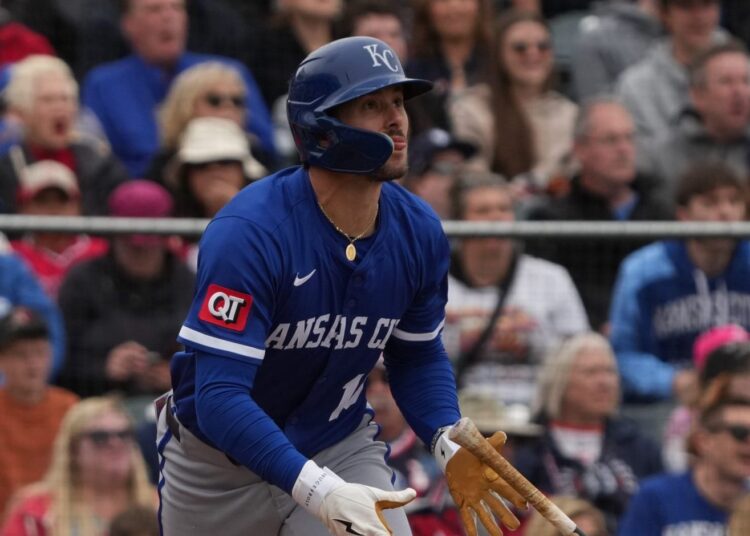 Cavan Biggio Battles por papel crucial na lista do dia de abertura do Kansas City Royals com sua impressionante versatilidade e experiência na busca pelo sucesso